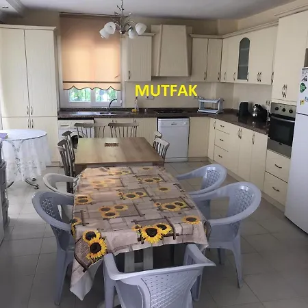 Кемпинг With Private Pool In Altinkum