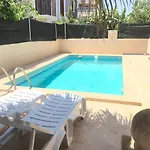 Altinkumda 12 Kisilik Oezel Havuzlu Villa *