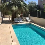 Altinkumda 12 Kisilik Oezel Havuzlu Villa