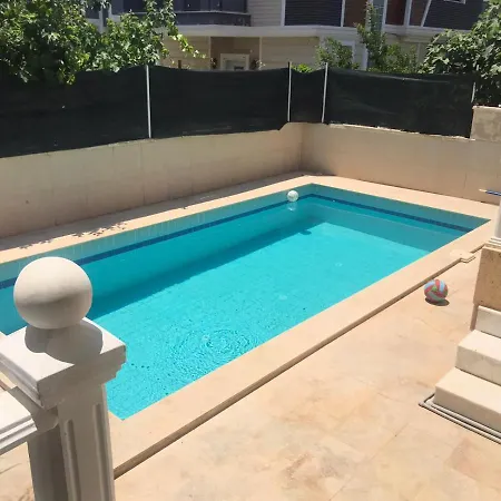 캠프장 With Private Pool In Altinkum