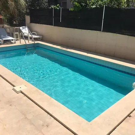 Altinkumda 12 Kisilik Oezel Havuzlu Villa Kemping Didim