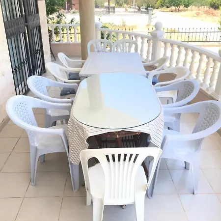Κάμπινγκ Altinkumda 12 Kisilik Oezel Havuzlu Villa