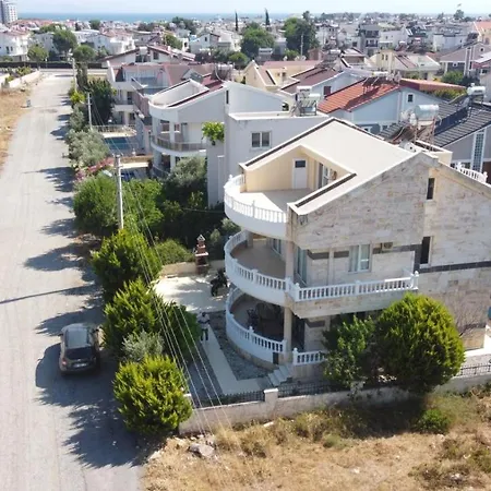 Kemping Altinkumda 12 Kisilik Oezel Havuzlu Villa Didim