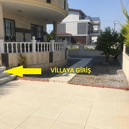 Kemping Altinkumda 12 Kisilik Oezel Havuzlu Villa