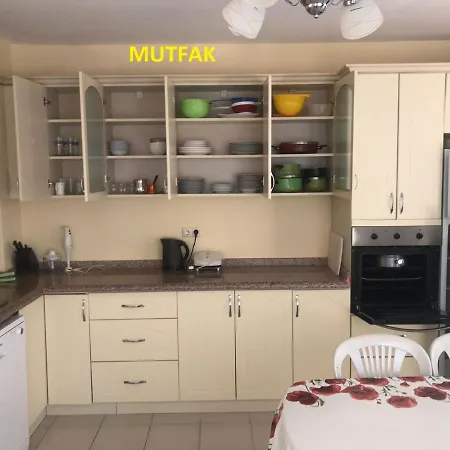 Kemping Altinkumda 12 Kisilik Oezel Havuzlu Villa Didim